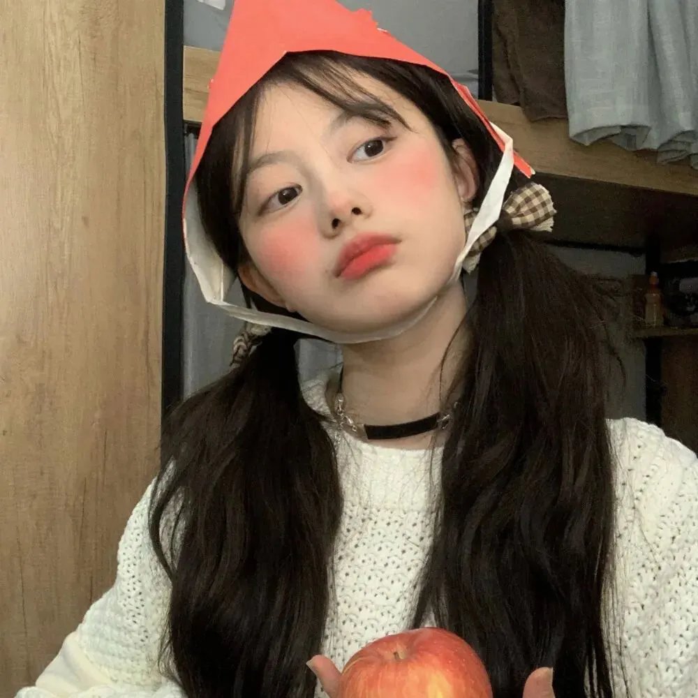 抽象画中的越南少女